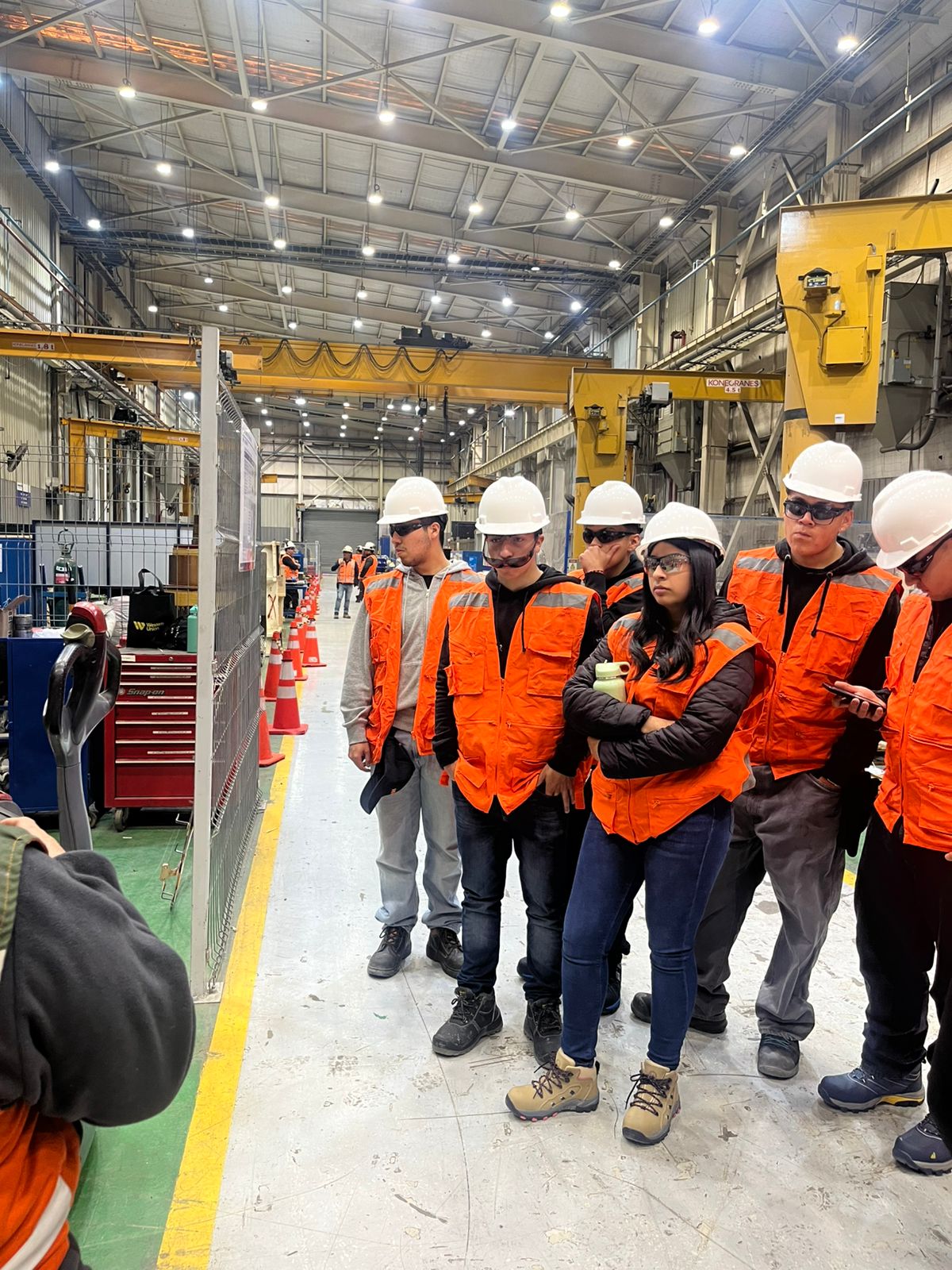 Estudiantes de Ingeniería Industrial de la UA visitaron Komatsu