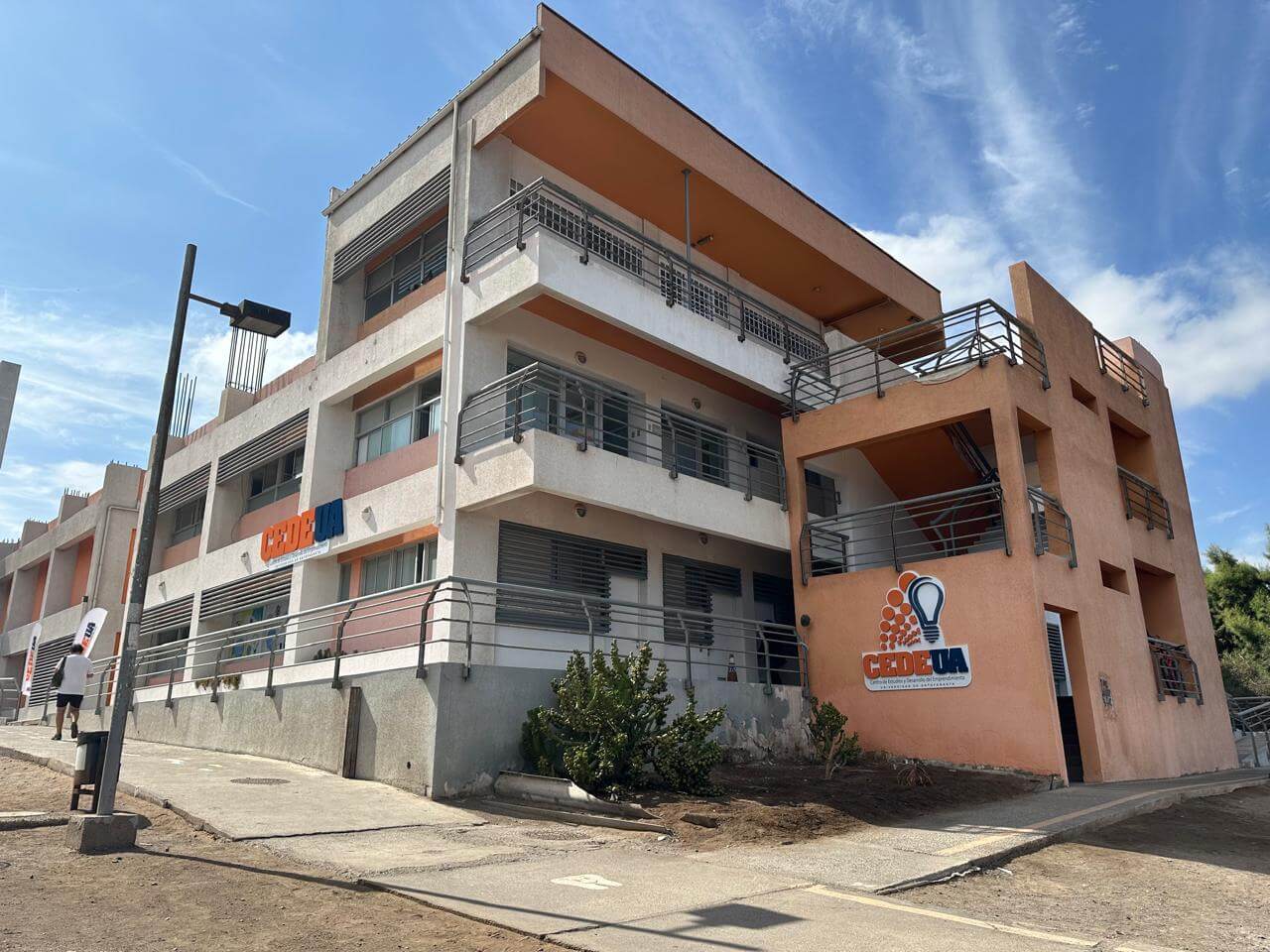 Centro de Estudios y Desarrollo del Emprendimiento de la Universidad de Antofagasta inauguró moderna infraestructura