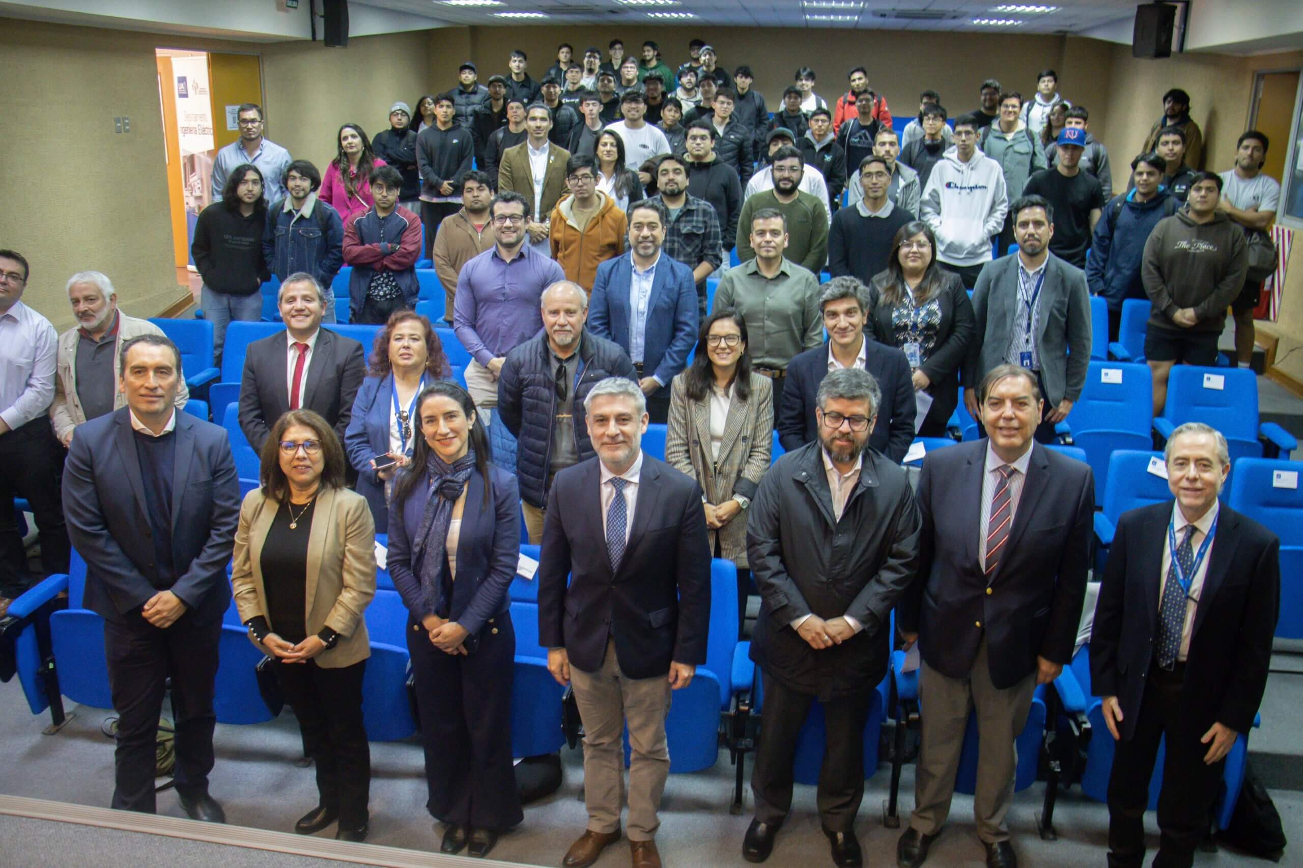 Conversatorio sobre transición energética reunió a los principales actores del sector en la UA