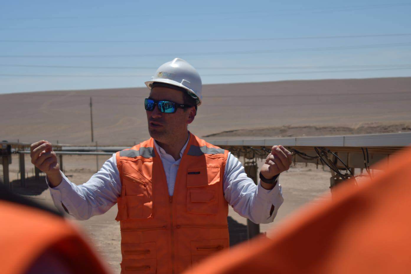 Estudiantes de liceo “La Portada” recorrieron plataformas solares guiados por equipo CDEA-UA
