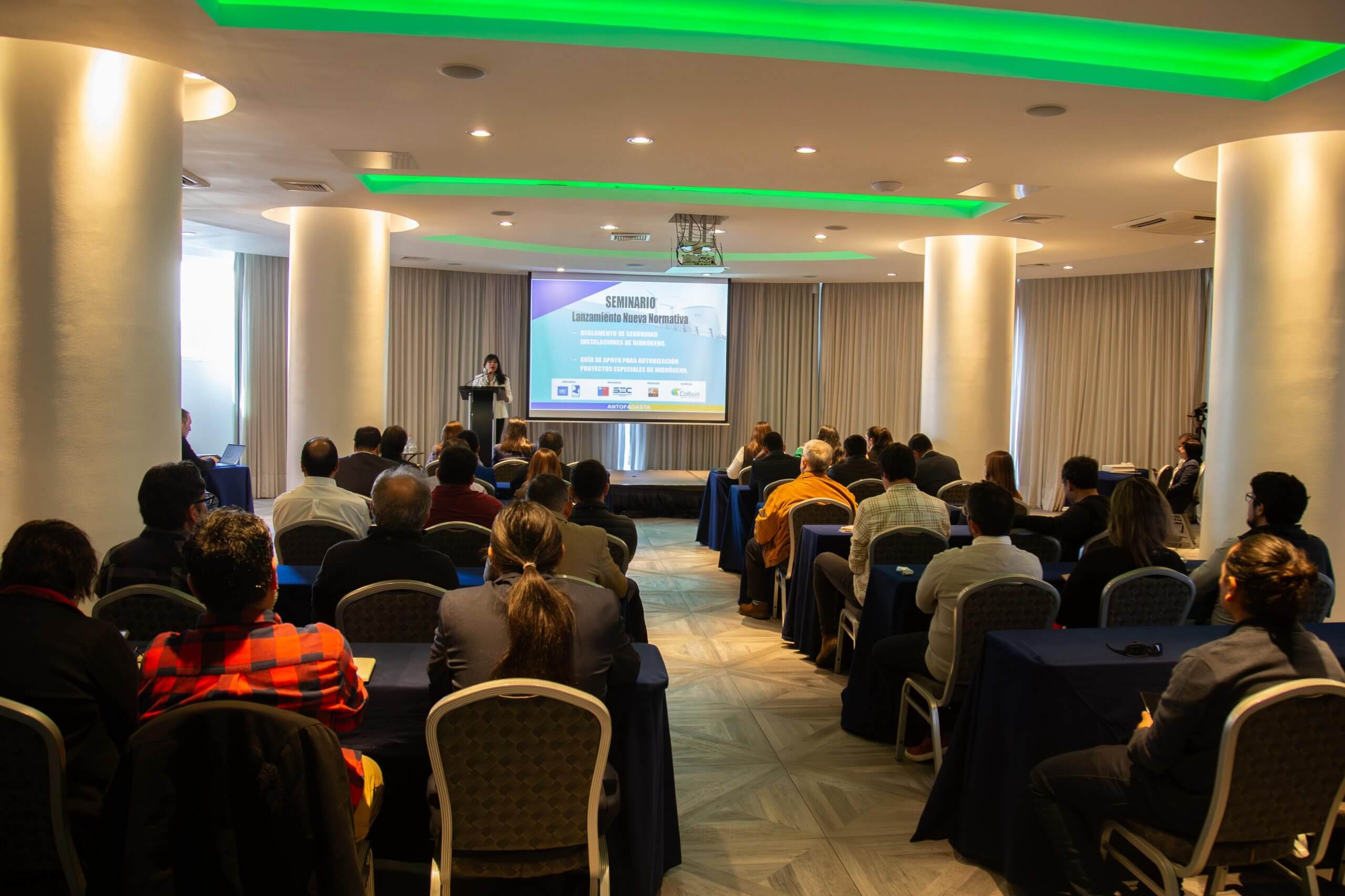 Seminario organizado por la UA abordó las nuevas normativas de seguridad en proyectos de Hidrógeno Verde