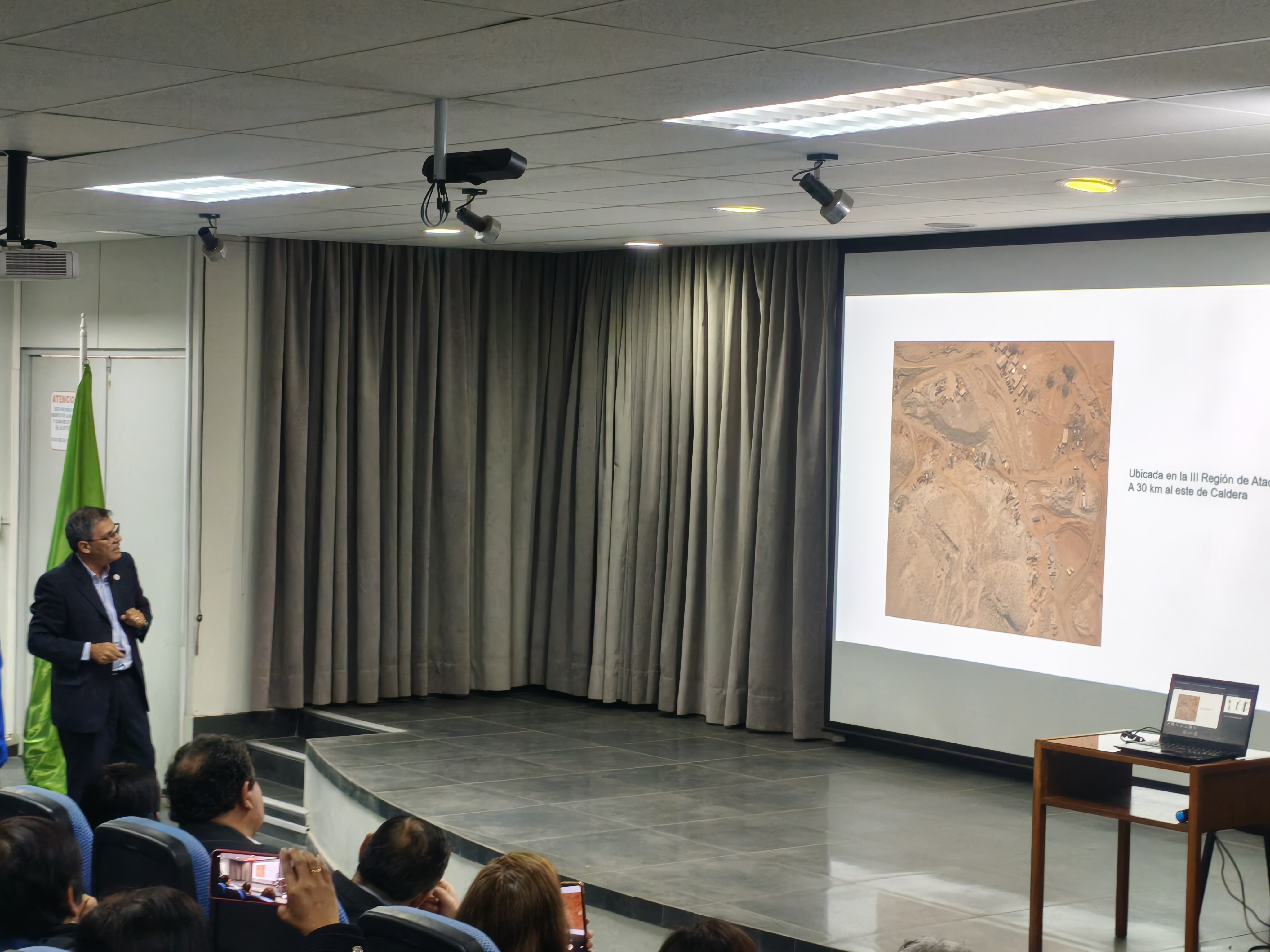 Histórico rescatista de los 33 mineros inspira a estudiantes de Ingeniería en la UA